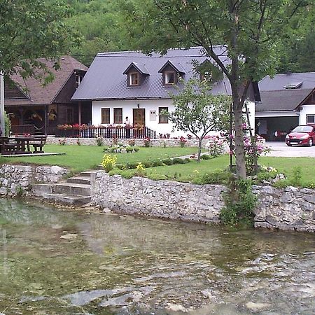 Apartment Mira Korana Екстериор снимка