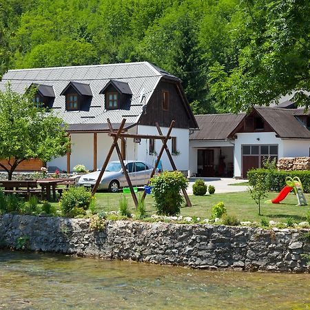 Apartment Mira Korana Екстериор снимка