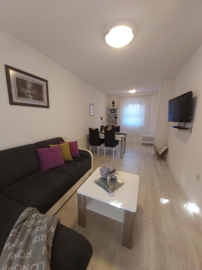Apartment Mira Korana Екстериор снимка