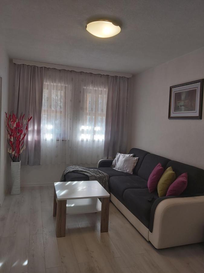 Apartment Mira Korana Екстериор снимка