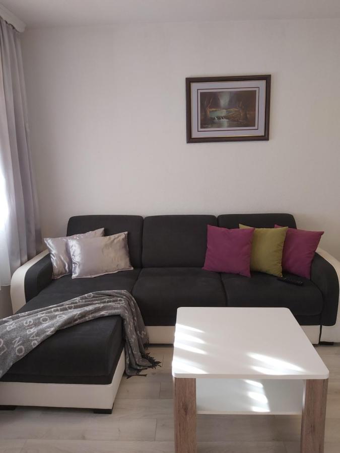 Apartment Mira Korana Екстериор снимка