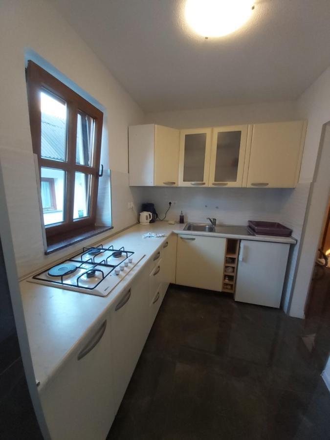 Apartment Mira Korana Екстериор снимка