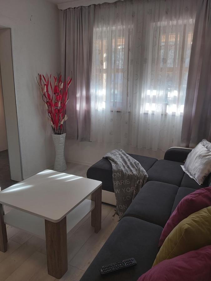 Apartment Mira Korana Екстериор снимка