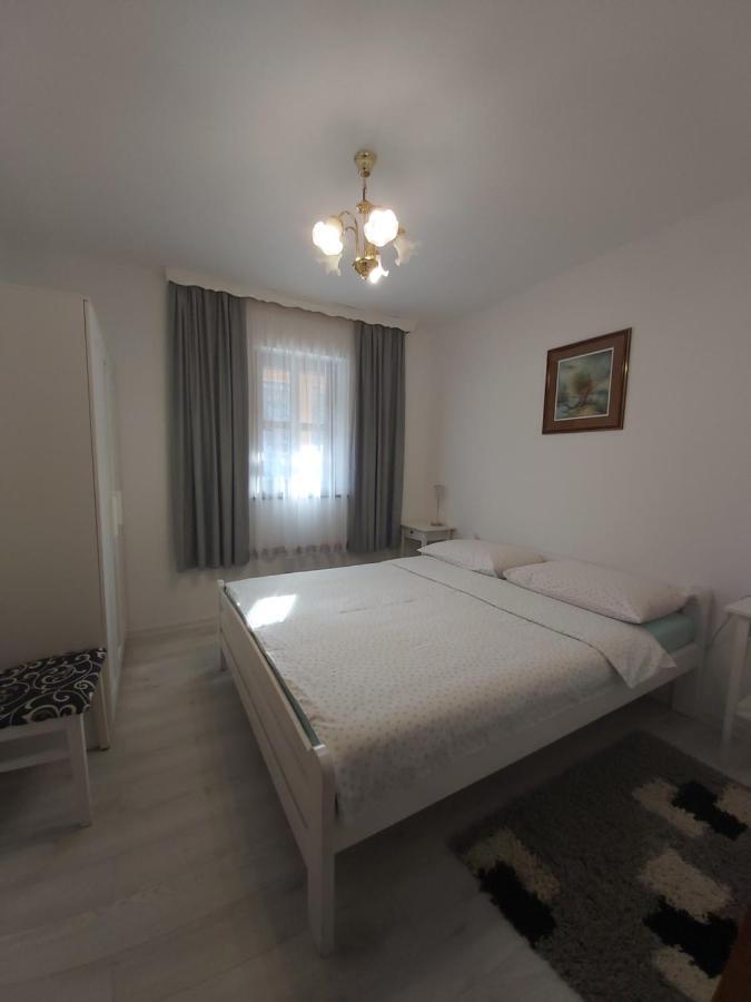 Apartment Mira Korana Екстериор снимка