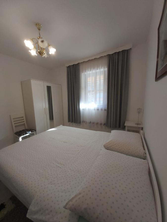 Apartment Mira Korana Екстериор снимка