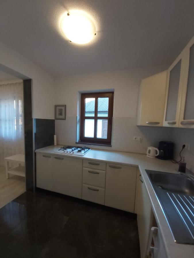 Apartment Mira Korana Екстериор снимка