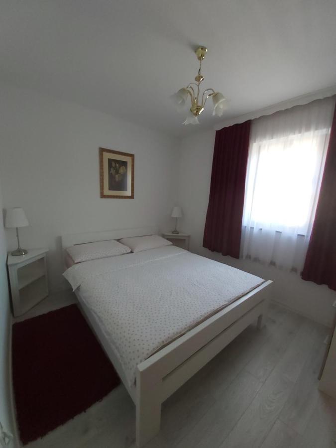Apartment Mira Korana Екстериор снимка