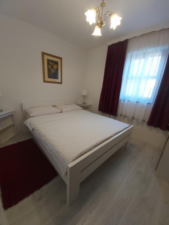Apartment Mira Korana Екстериор снимка