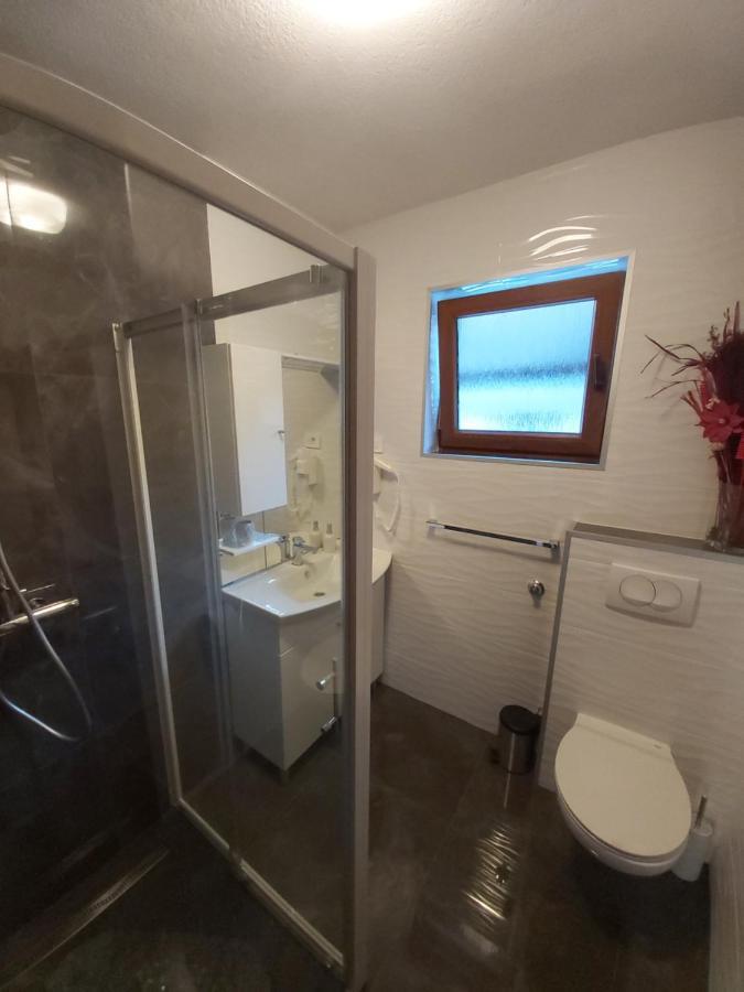 Apartment Mira Korana Екстериор снимка