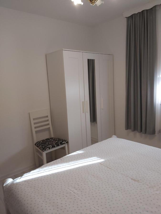 Apartment Mira Korana Екстериор снимка