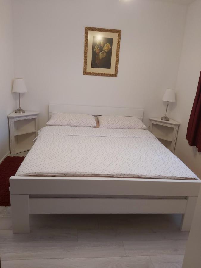 Apartment Mira Korana Екстериор снимка