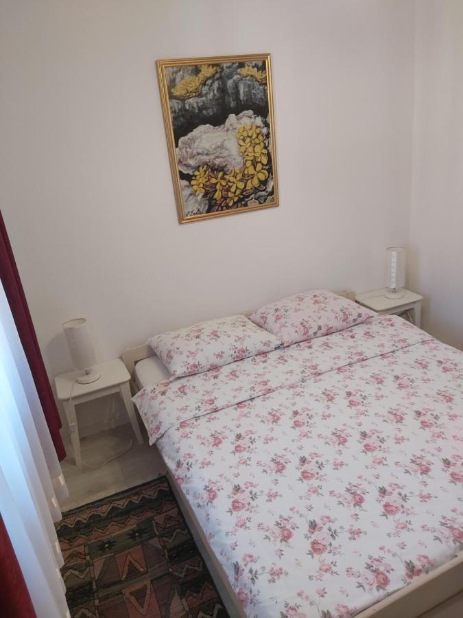 Apartment Mira Korana Екстериор снимка
