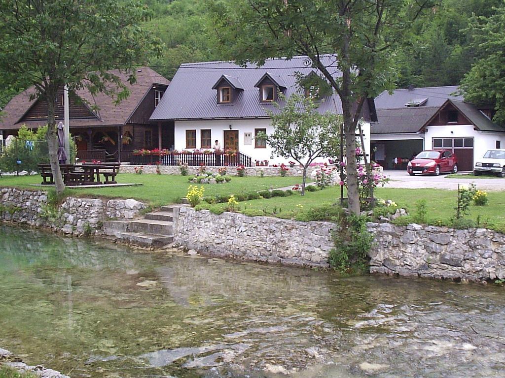 Apartment Mira Korana Екстериор снимка