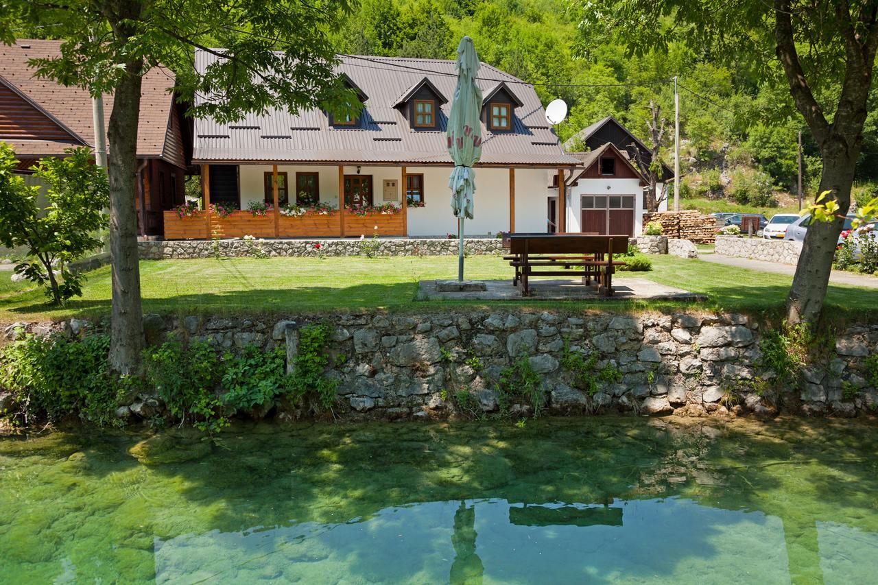 Apartment Mira Korana Екстериор снимка
