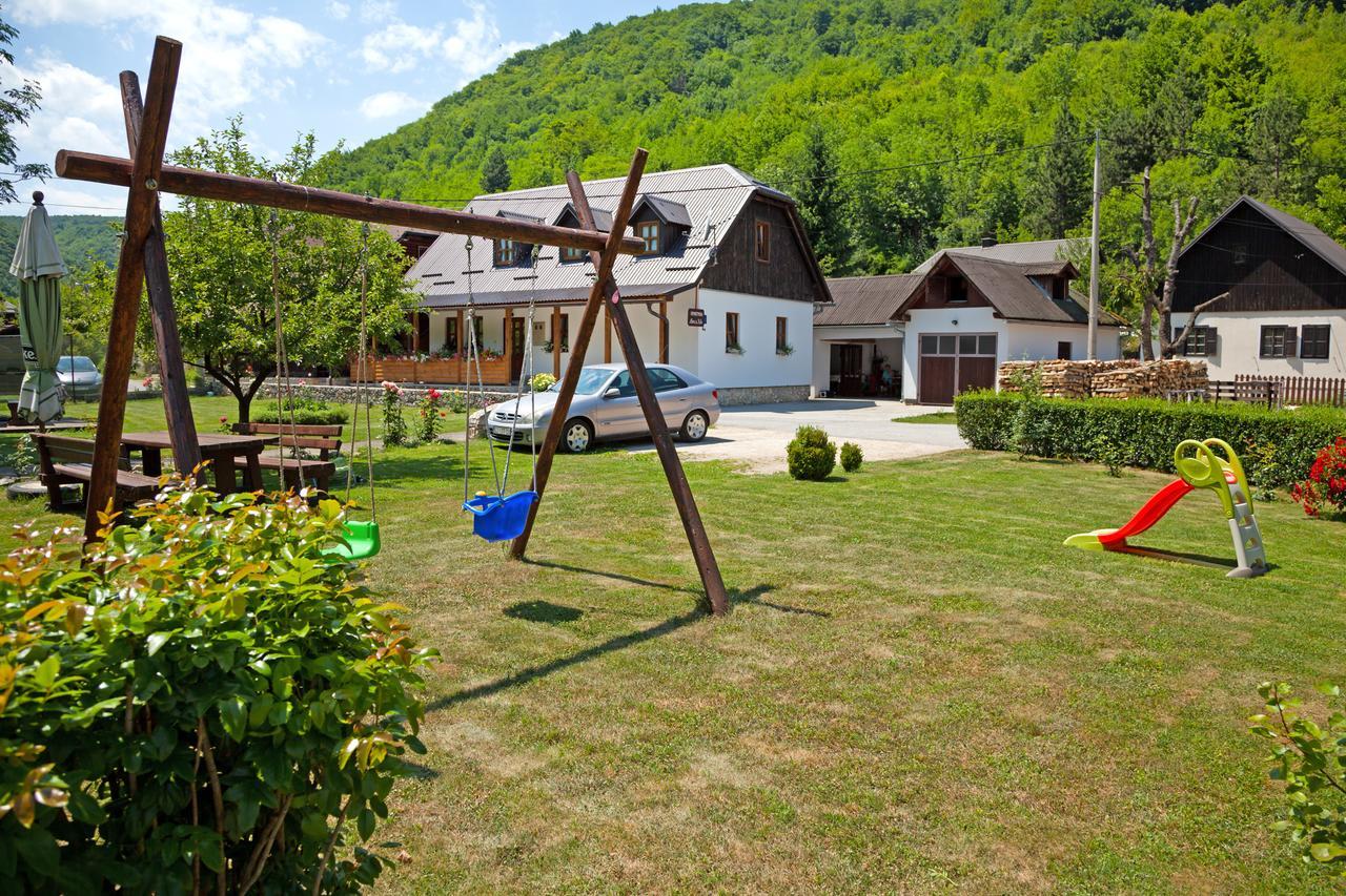 Apartment Mira Korana Екстериор снимка