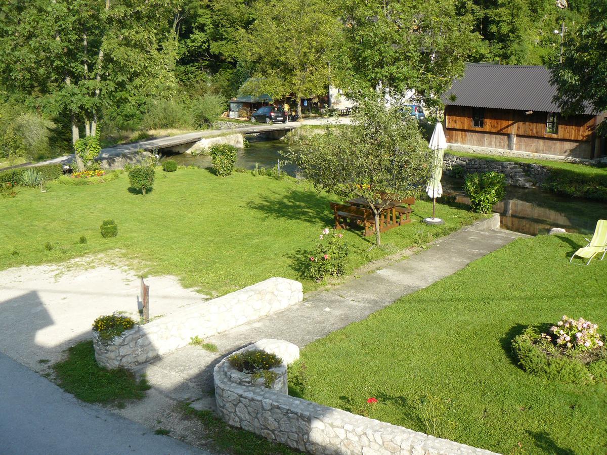 Apartment Mira Korana Екстериор снимка