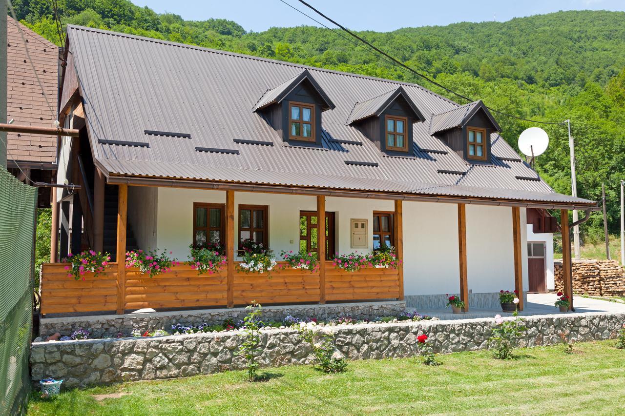 Apartment Mira Korana Екстериор снимка